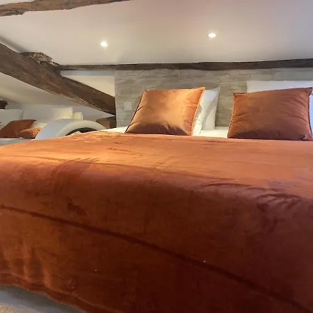 Escapade Romantique&balnéo Apartamento *